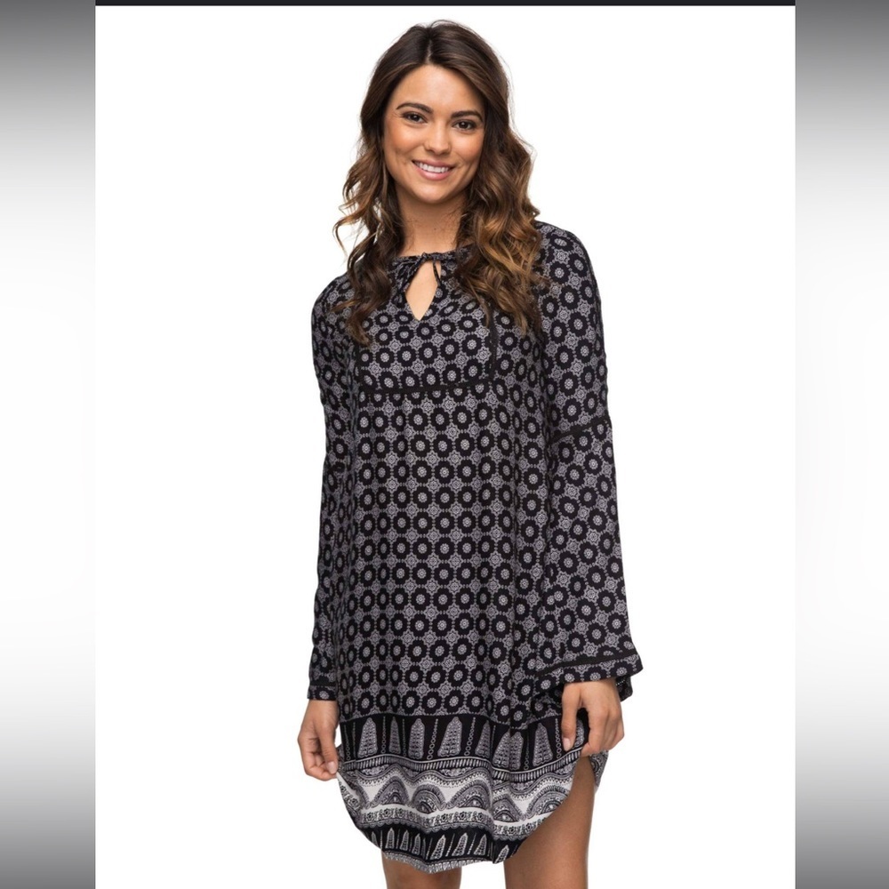 Roxy Brilliant Sky Dress in Black print size Medium